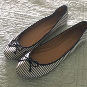 Adorable Talbots navy striped flats with bow 9M